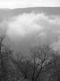 4zu3_K1600_Haus Ausblick Nebel schwarz-weiß